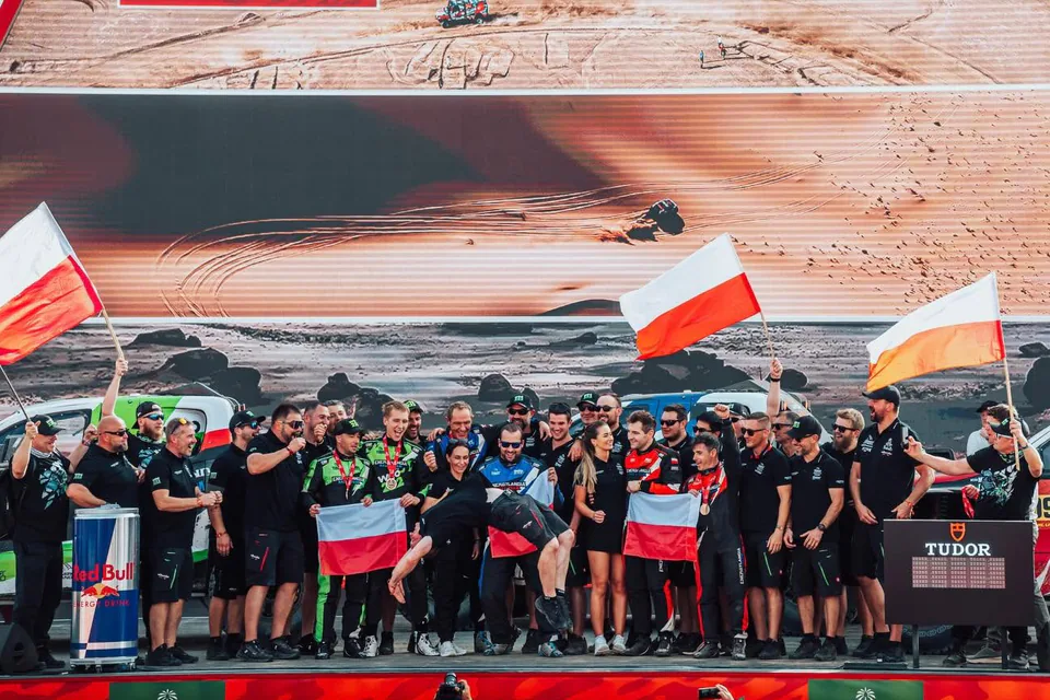 Energylandia Rally Team with Polish flags on the finish ramp of the 48th Dakar Rally in Yanbu