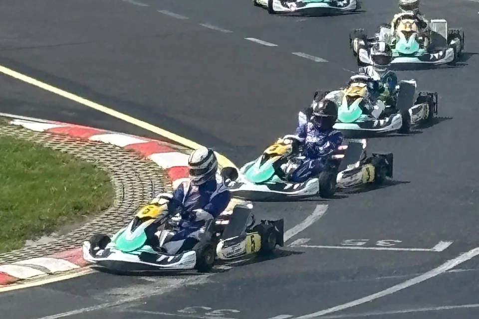 Stawka gokartów na torze w Słomczynie