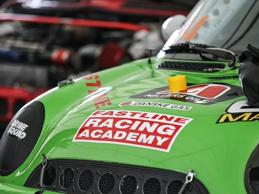 Maska pucharowego Mini Coopera z logo Danske Gas