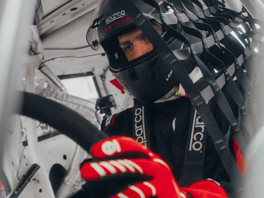 Mini Cooper Super S Cup w alei serwisowej Toru Poznań